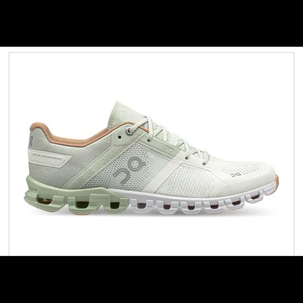 On Cloudflow Running Shoes